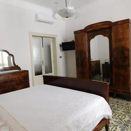 House Ξενοδοχείο 3*